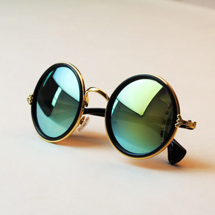 Photo by Ayo Ogunseinde on Unsplash | Round lens sunglasses, Sunglasses,  Stylish girl images